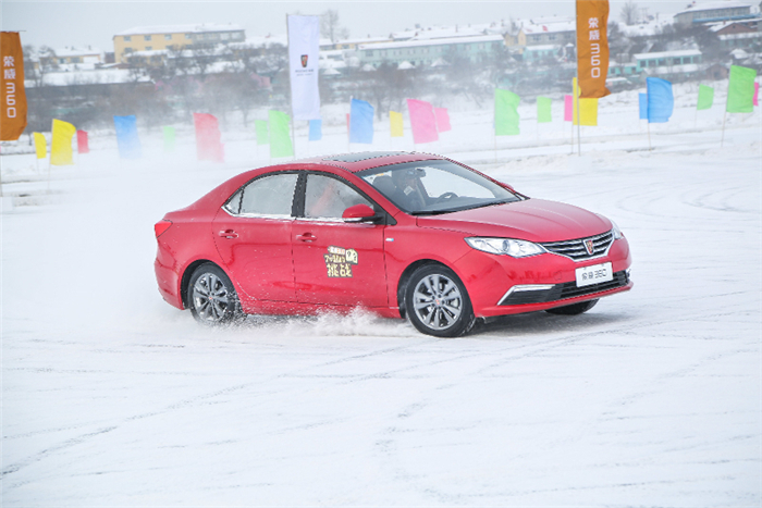 為正能量點贊！上汽乘用車獲2015中國品牌代表稱號